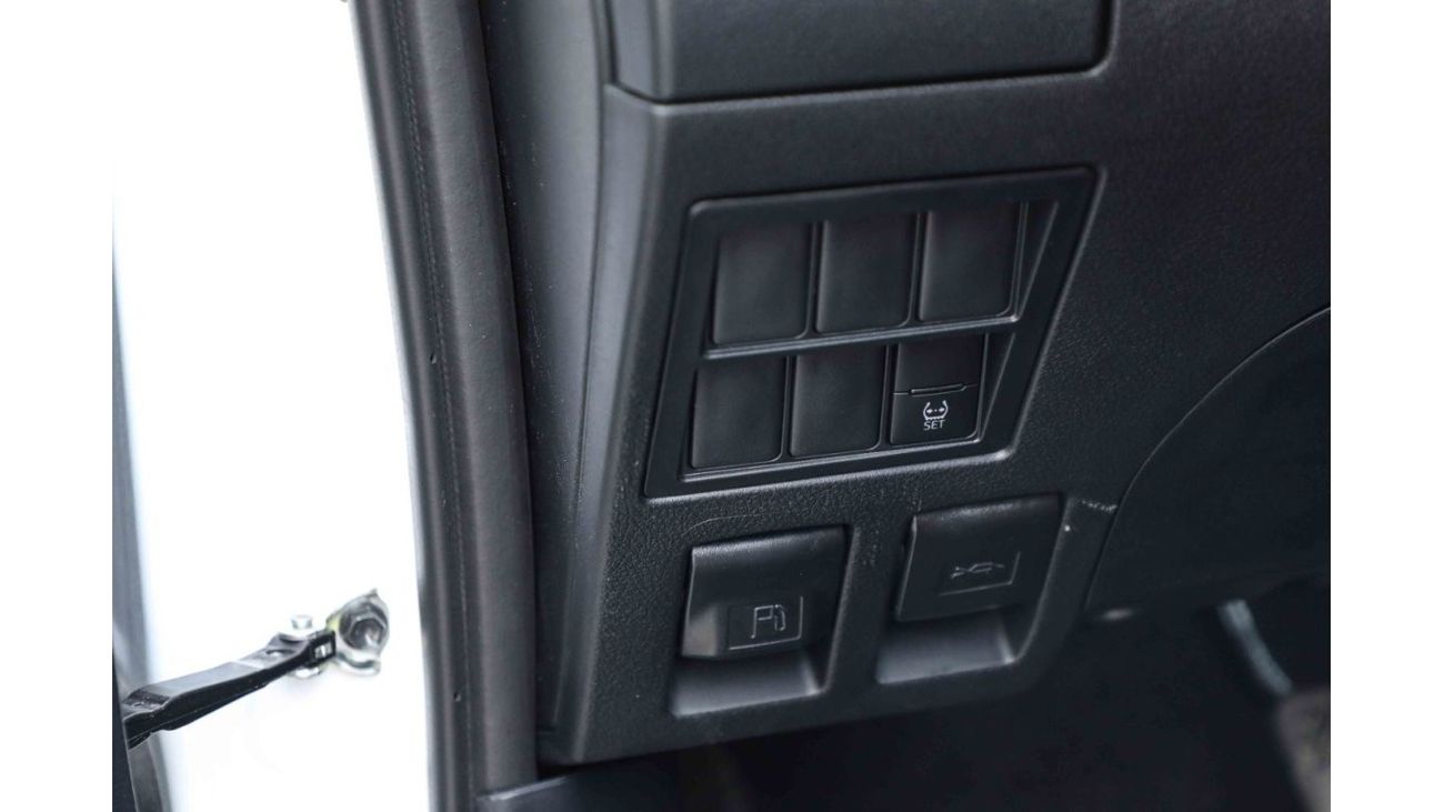 تويوتا هيلوكس 2024 تويوتا هايلكس 4x4 DC 2.7 HI - أبيض بلاتيني لؤلؤي مع كستنائي | تصدير فقط