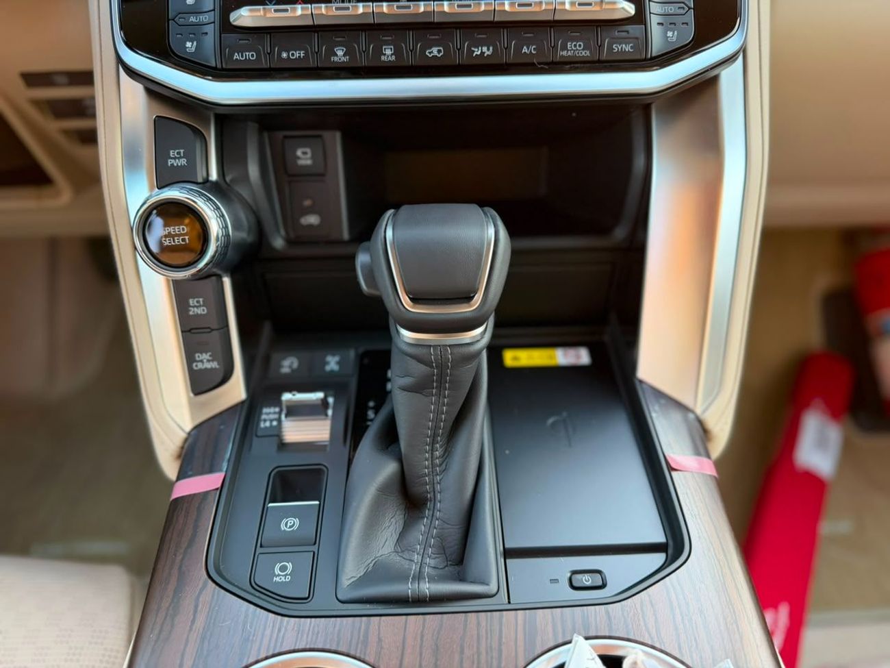تويوتا لاند كروزر VXR