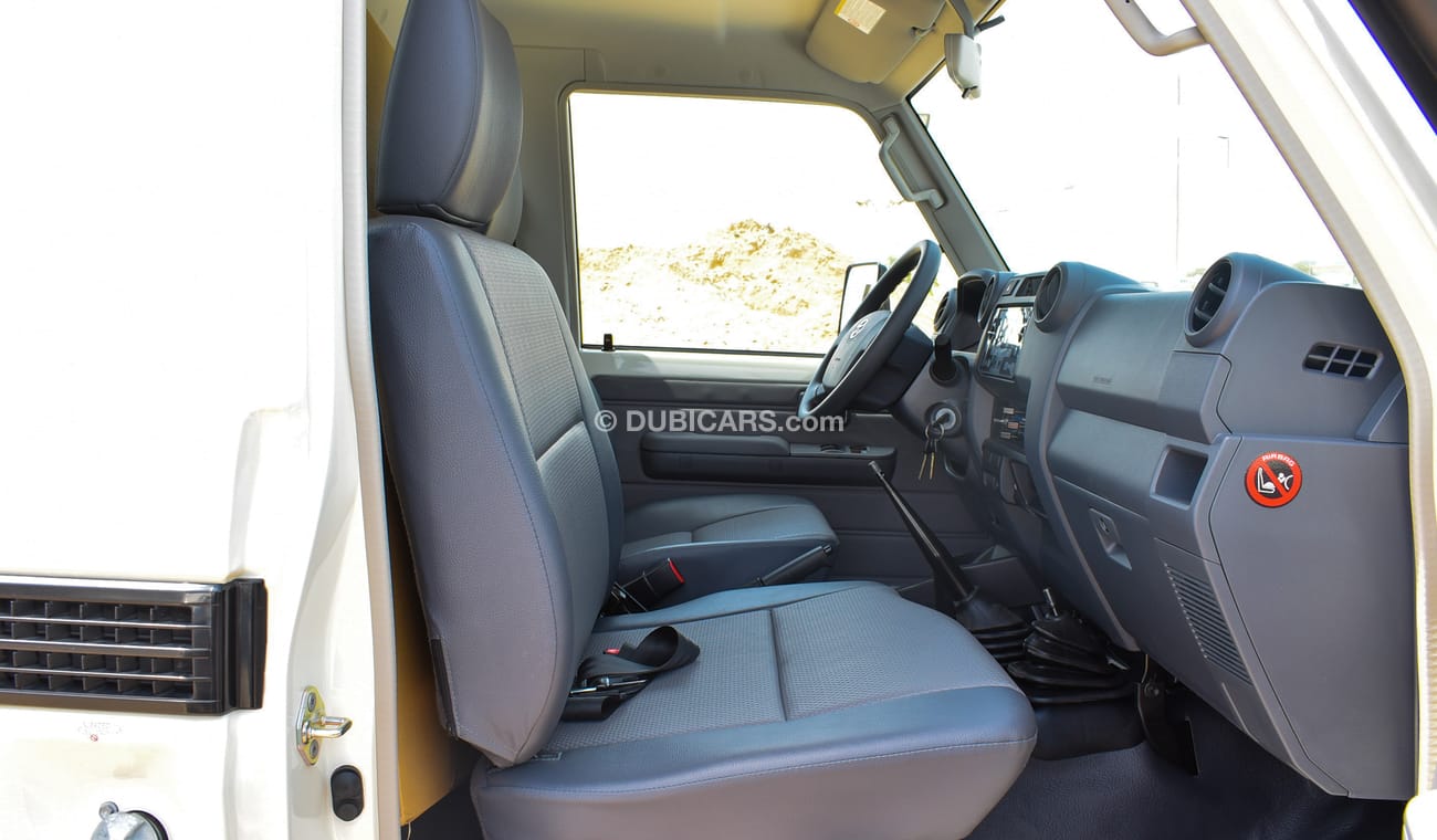 تويوتا لاند كروزر بيك آب 4.0L V6 Petrol