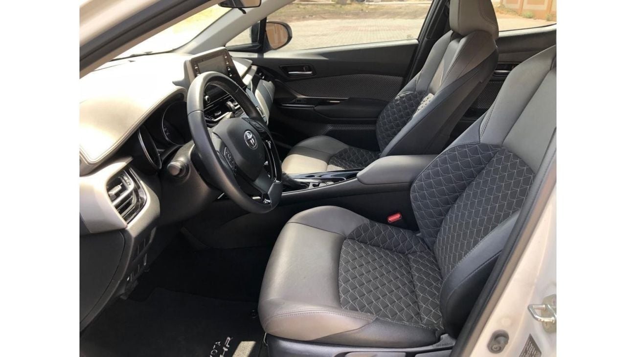 Toyota CHR Toyota C-HR Hybrid 2021 (1.8L) GCC Specs Full Option