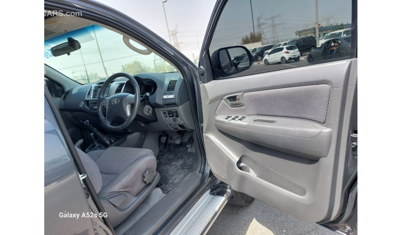 تويوتا هيلوكس TOYOTA HILUX PIKUP SR5 2013 MODEL 3.0 DIESEL MANUAL 5-SPEED FLOOR SHIFT RIGHT HAND