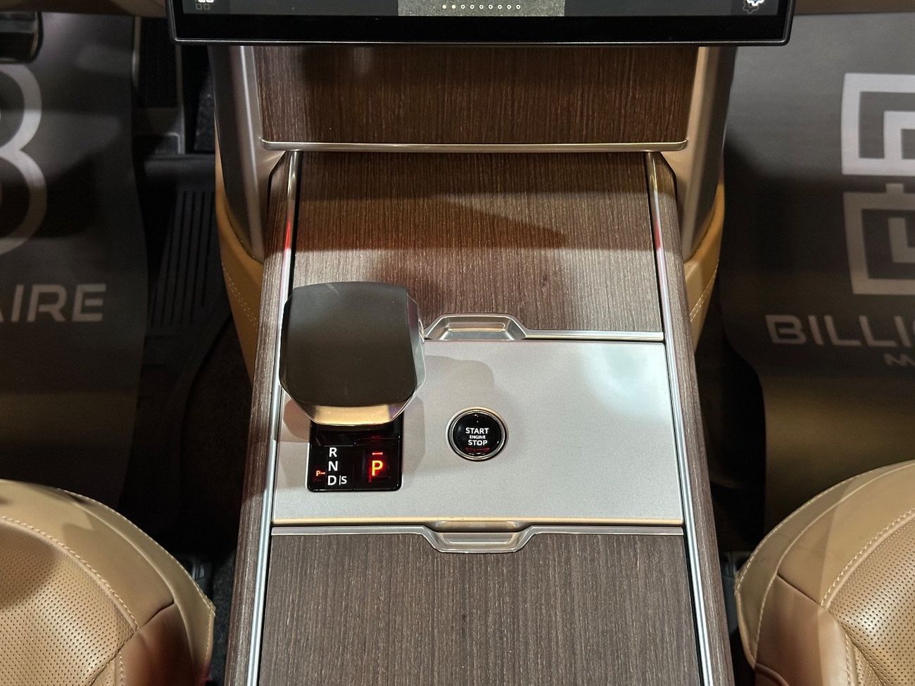 Land Rover Range Rover SE P360 3.0L RANGE ROVER VOUGE SE | 2025 | GCC UNDER WARRANTY & CONTRACT SERVICE FREE ( ALTAYER ) | 