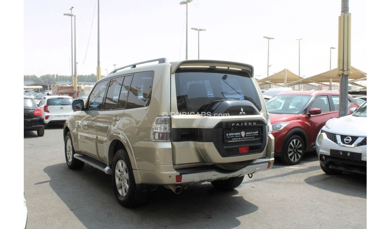 Mitsubishi Pajero GLS Top ACCIDENTS FREE - GCC - ORIGINAL PAINT - FULL OPTION - CAR IS IN PERFECT CONDITION INSIDE OUT