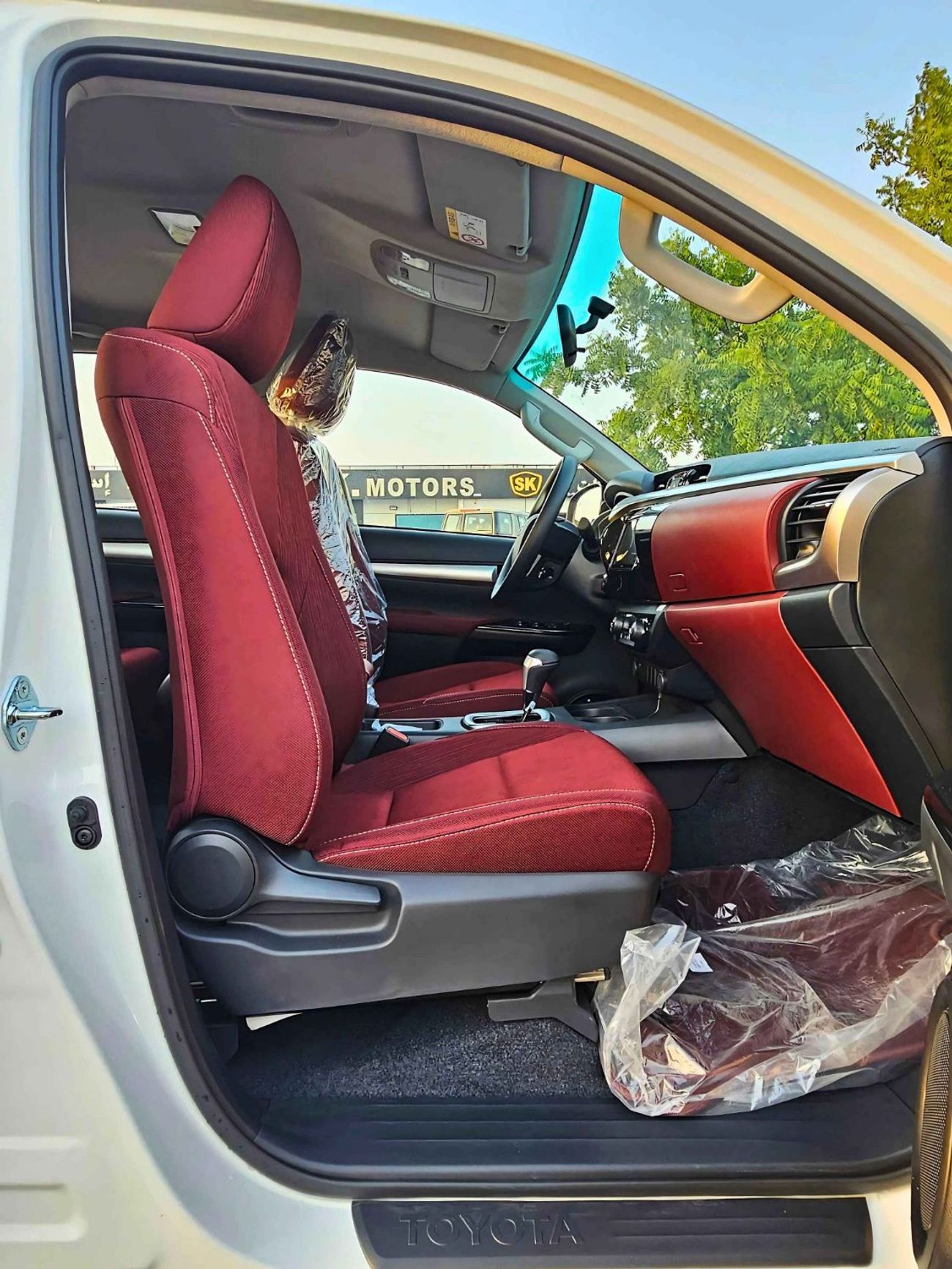 تويوتا هيلوكس SR5 WIDE BODY DOUBLE CABIN/2.7L PETROL A/T/PUSH START/ AUTO & DUAL AC/ ALLOY WHEEL/CODE#HP27SR5AK