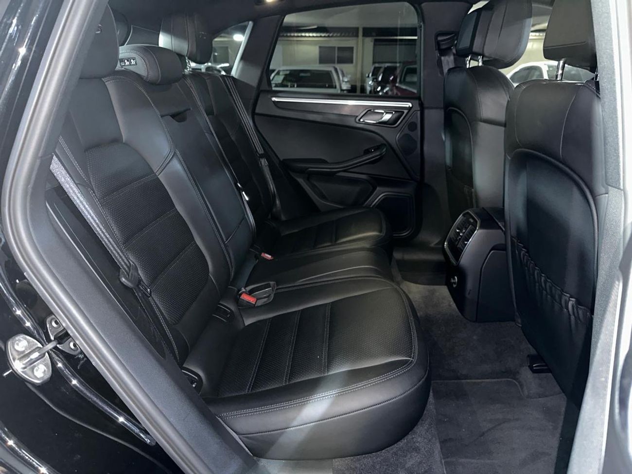 Porsche Macan GTS 3.0L (360 HP) PORSCHE MACAN GTS 2017 3.0 | SPORTS CHRONO PACKAGE | SPORTS EXHAUST SYSTEM | 21-IN