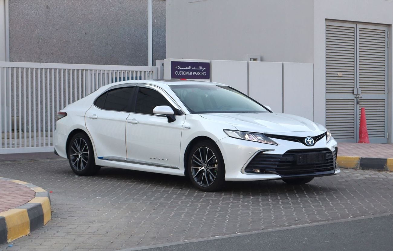 Toyota Camry GLE HEV