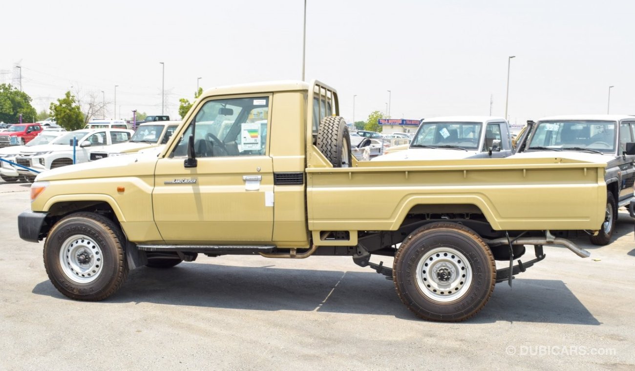 Toyota Land Cruiser Pick Up V6,4.0ltr,Petrol,4/4,GCC Specs,Basic,with power window and center lock