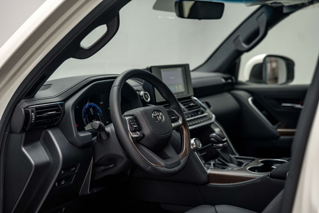 Toyota Land Cruiser GXR MID 4.0L - Platinum White Inside Black | Export Only