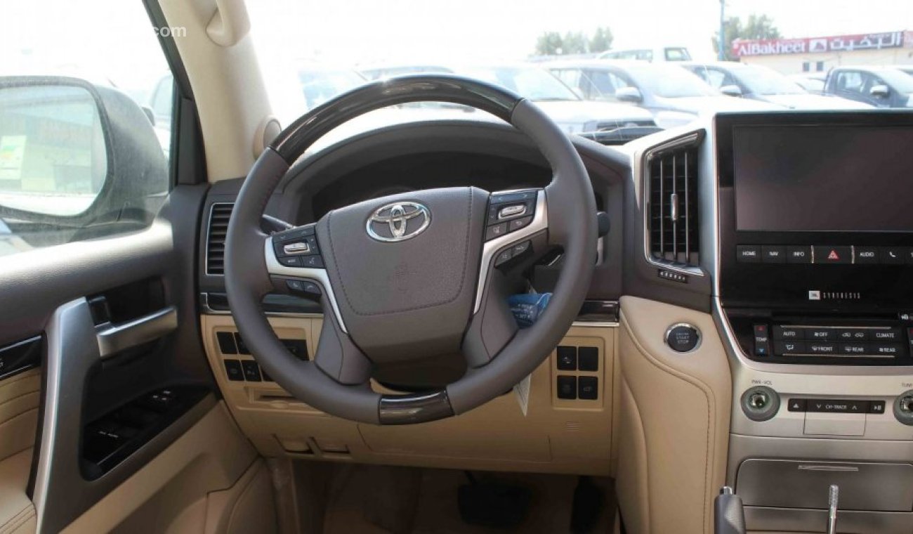 Toyota Land Cruiser VXS V8 5.7L Beige inside full option تويوتا لاندكروزر الداخلية باللون البيج فل اوبشن