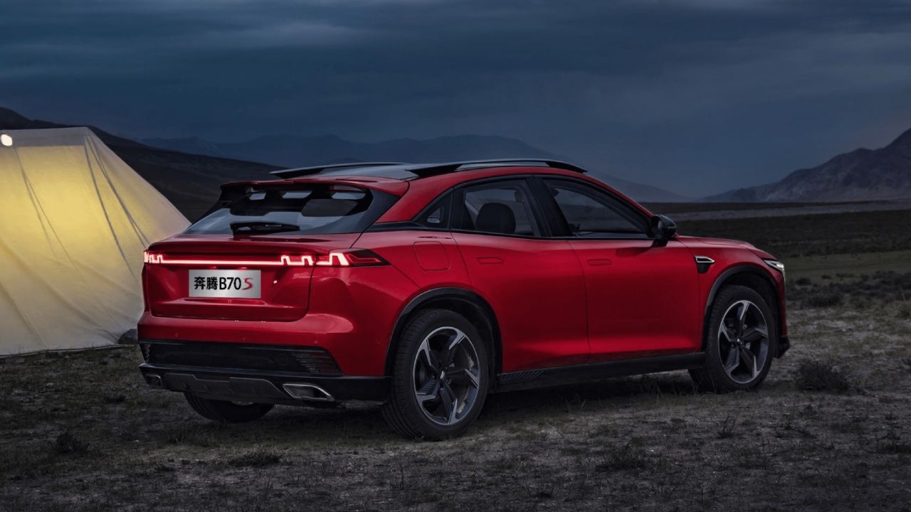 بيستون B70S exterior - Rear Right Angled