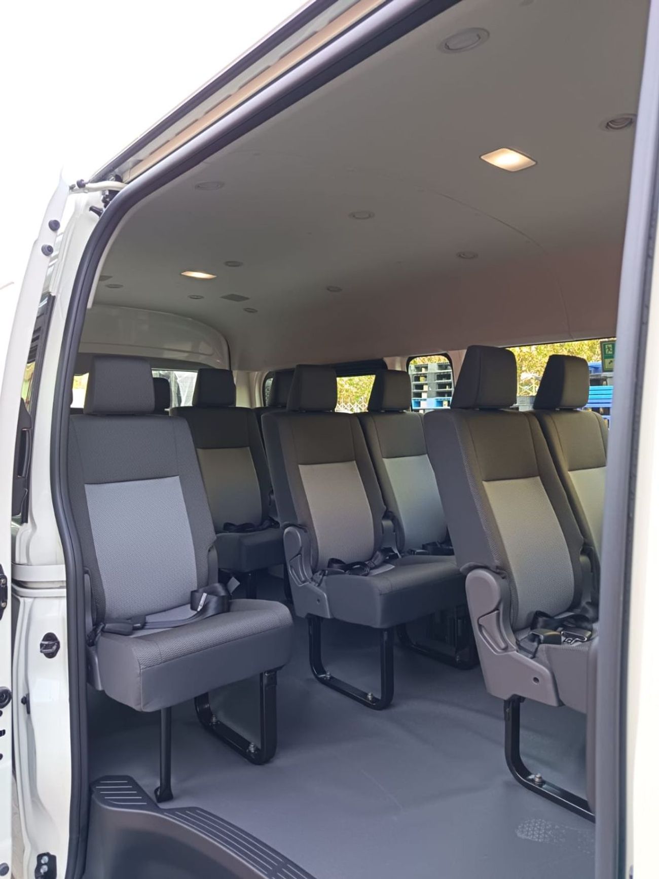 Toyota Hiace NEW TOYOTA HIACE 2.8L 13STR BUS DX M/T 2026 MODEL