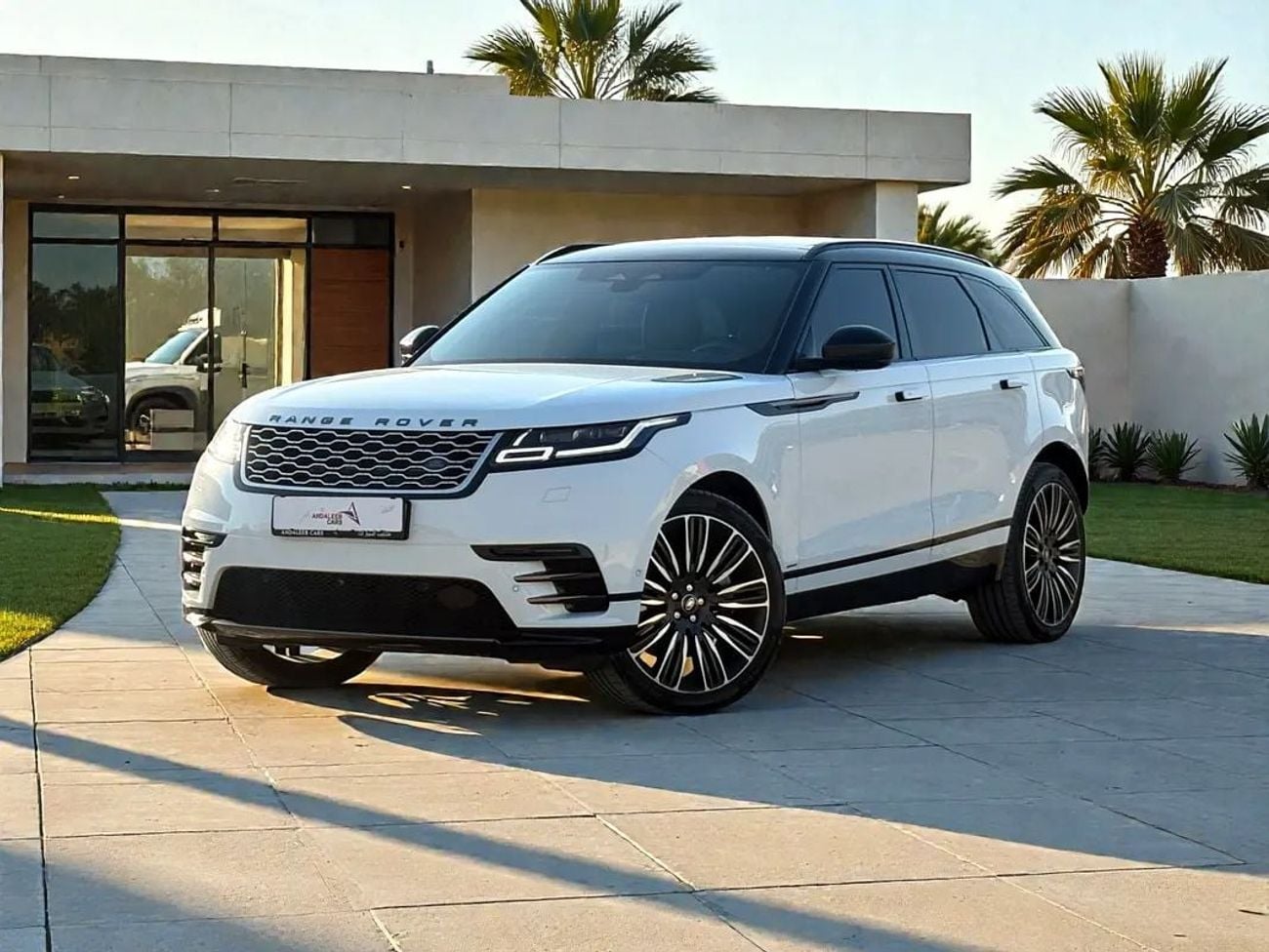 Land Rover Range Rover Velar SR P300 R-Dynamic HSE 2.0L RANGE ROVER VELAR P300 HSE R-DYNAMIC 3.0L TURBO A/T | 2021 | GCC SPECS |