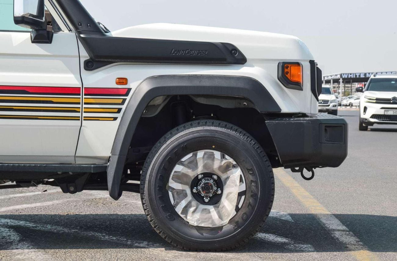 Toyota Land Cruiser Pick Up TOYOTA LAND CRUISER 79 4.0L V6 AT  4WD DC PICKUP 2025