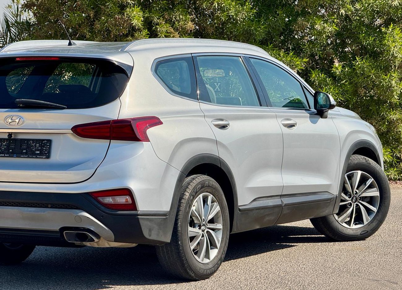 Hyundai Santa Fe GL 2.4L 860-Monthly l GCC l Cruise, Camera, 7 Seater l Accident Free