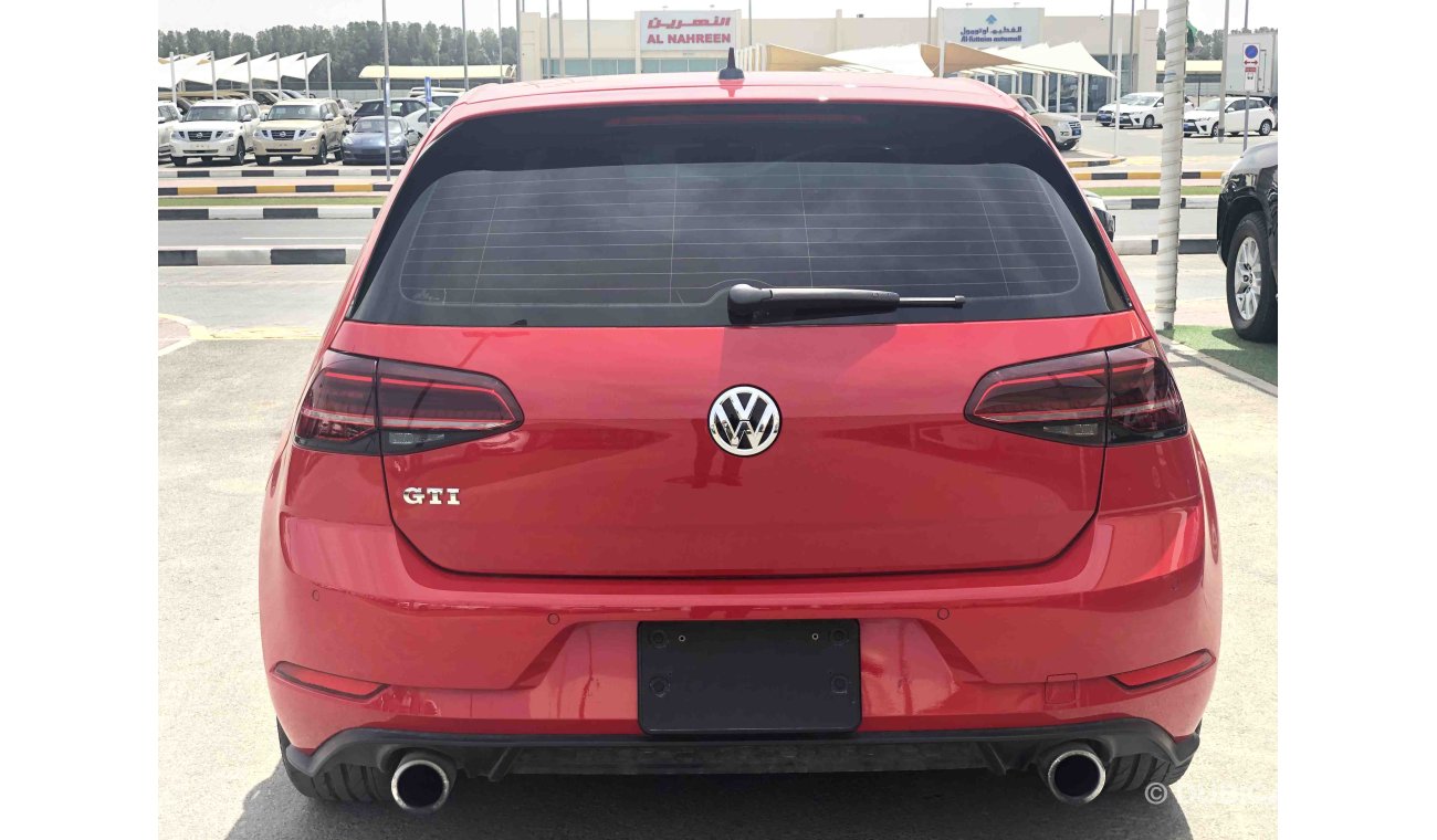 Volkswagen Golf خليجي مالك واحد كونترك سيرفيس صيانة مجانية فول اوبشن رقم واحد