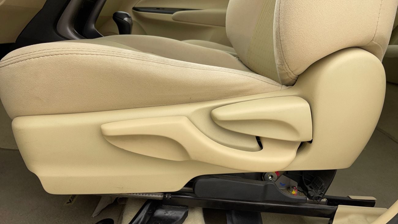 تويوتا يارس SE 1.5 | بدون دفعة مقدمة | اختبار القيادة في المنزل