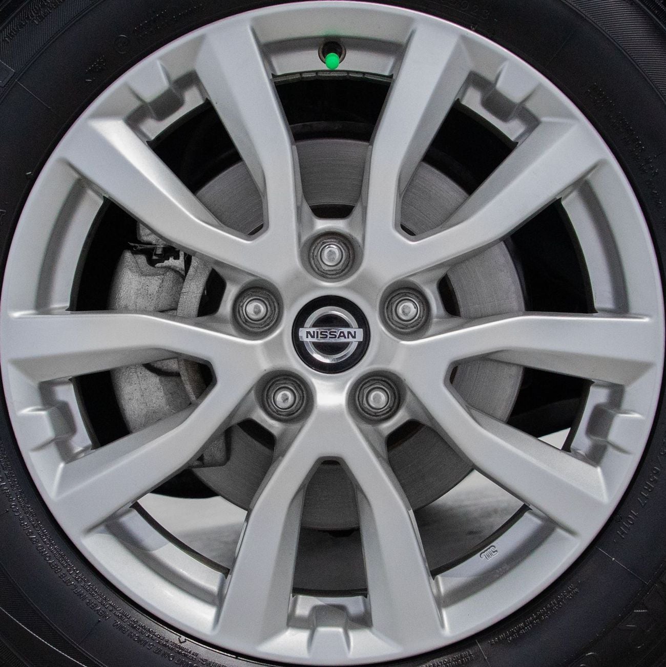 نيسان إكس تريل S 2.5L FWD (5 Seater)