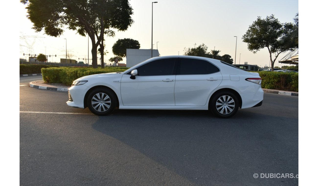 Toyota Camry 2.5 L - LE Hybrid - 2019 - WHT_GRY