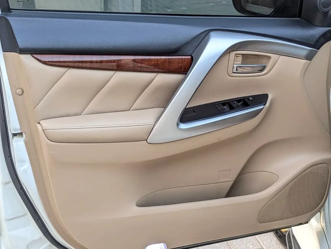 ميتسوبيشي مونتيرو سبورت GLS TOP FULL OPTION GCC ACCIDENT FREE IN EXCELLENT CONDITION