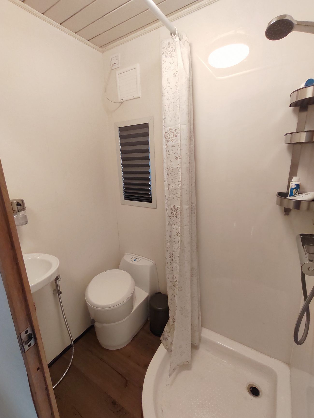 Isuzu FRR FTS 750 4X4 Expedition Truck