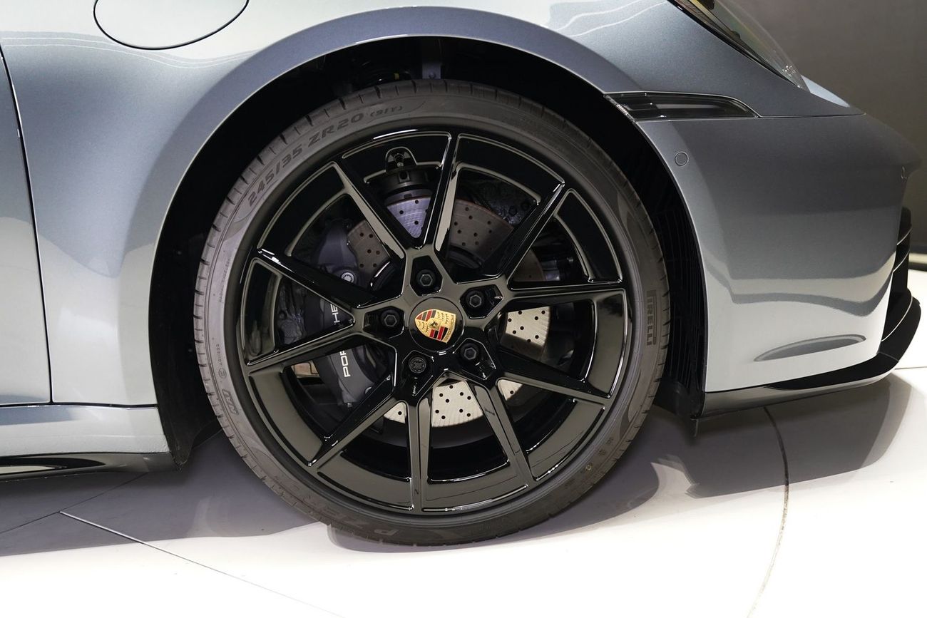 Porsche 911 Carrera 3.0L (444 HP) Coupe