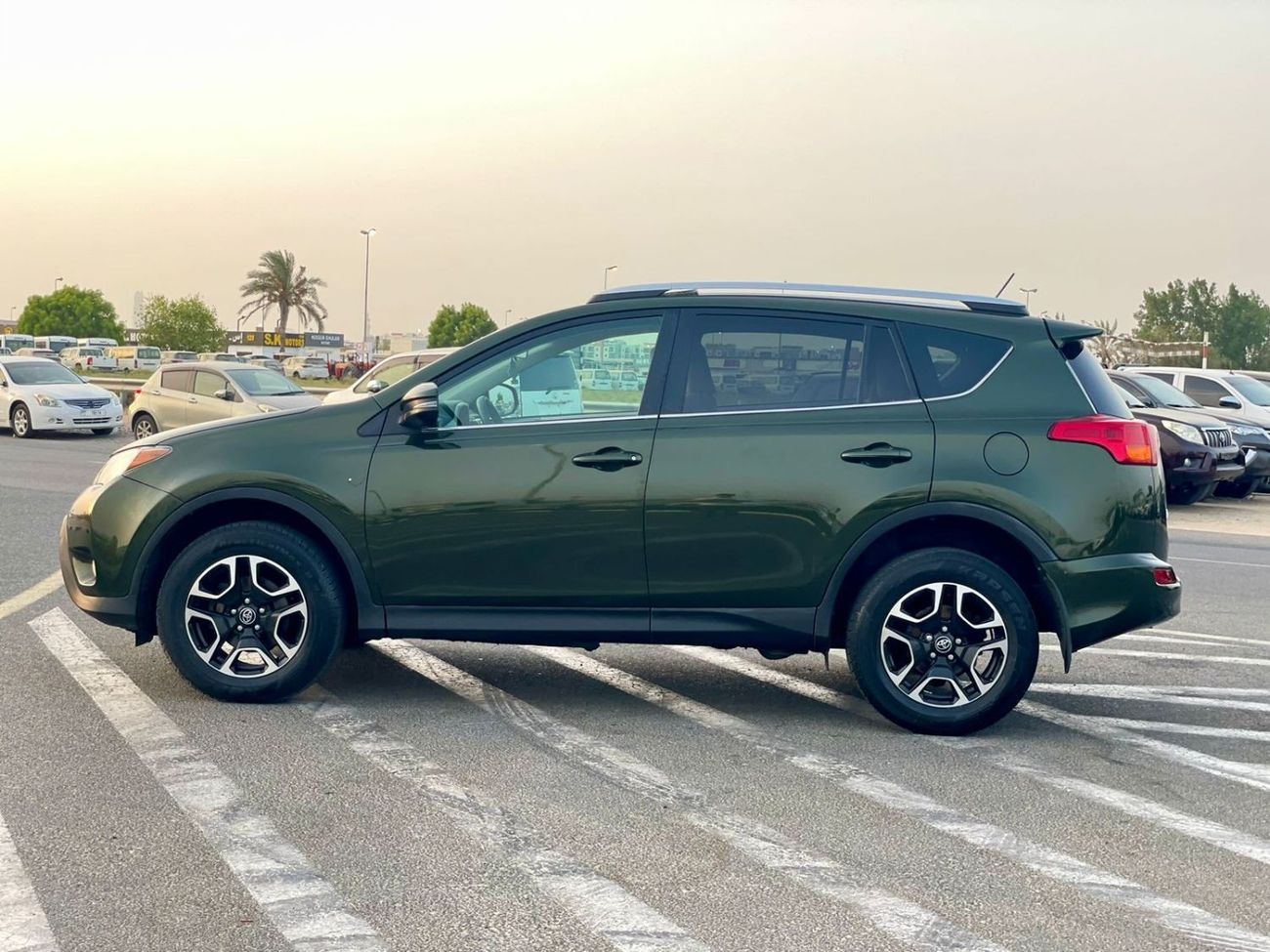 تويوتا راف ٤ 2013 Toyota Rav4 XLE 4x4 Full Option - Sunroof - Special Color With Rims - 109,300 Mileage