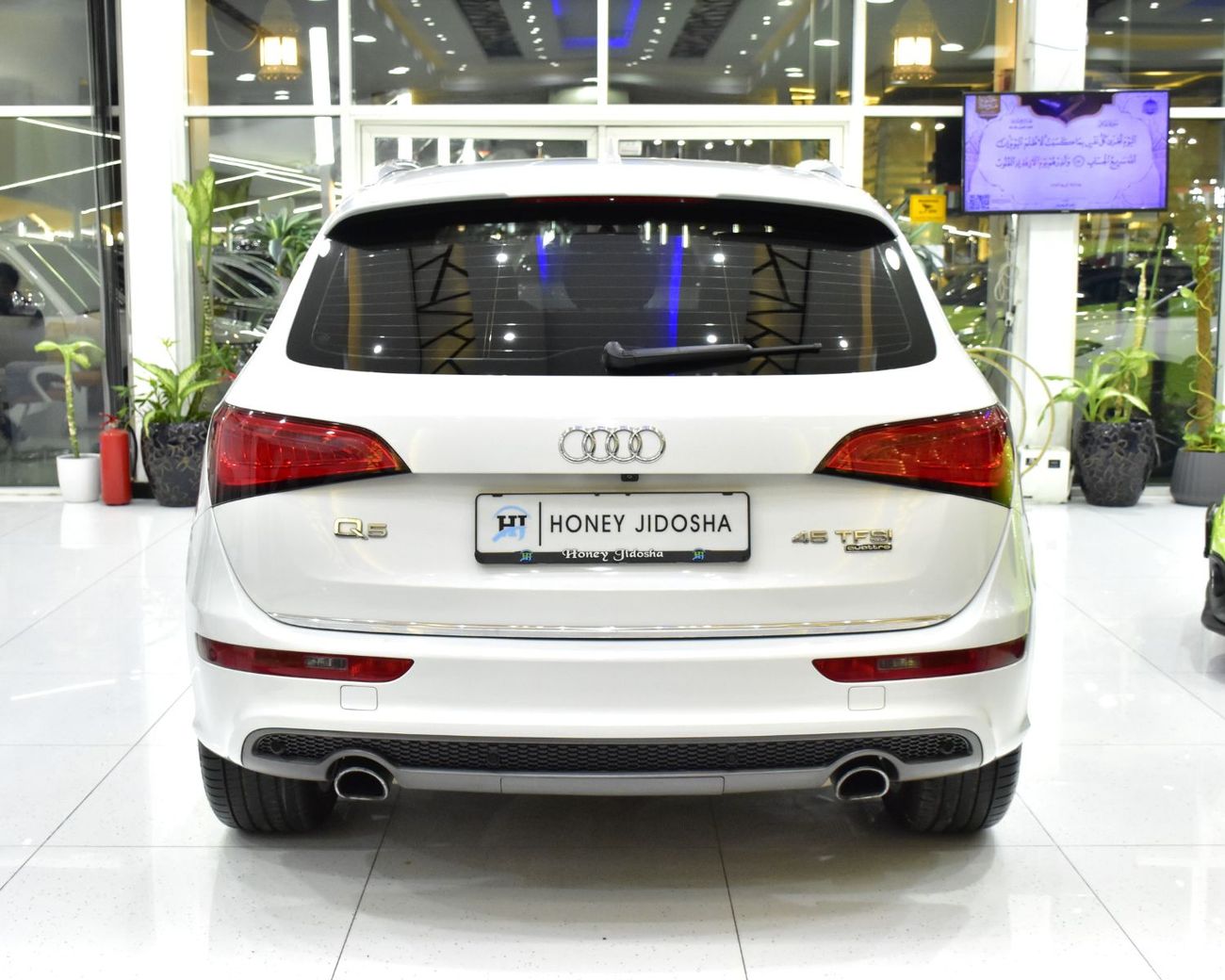 أودي Q5 EXCELLENT DEAL for our Audi Q5 S-Line 45TFSi Quattro ( 2016 Model ) in White Color GCC Specs