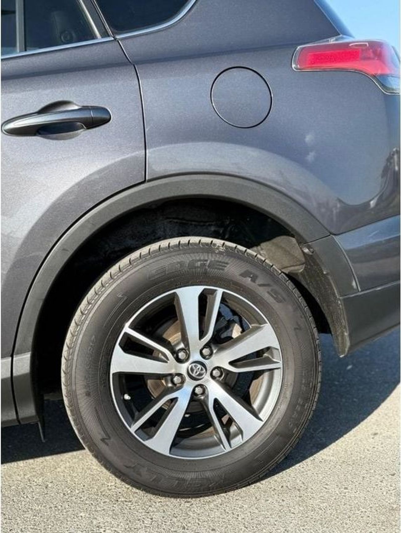 تويوتا راف ٤ TOYOTA RAV4 XLE Full Option