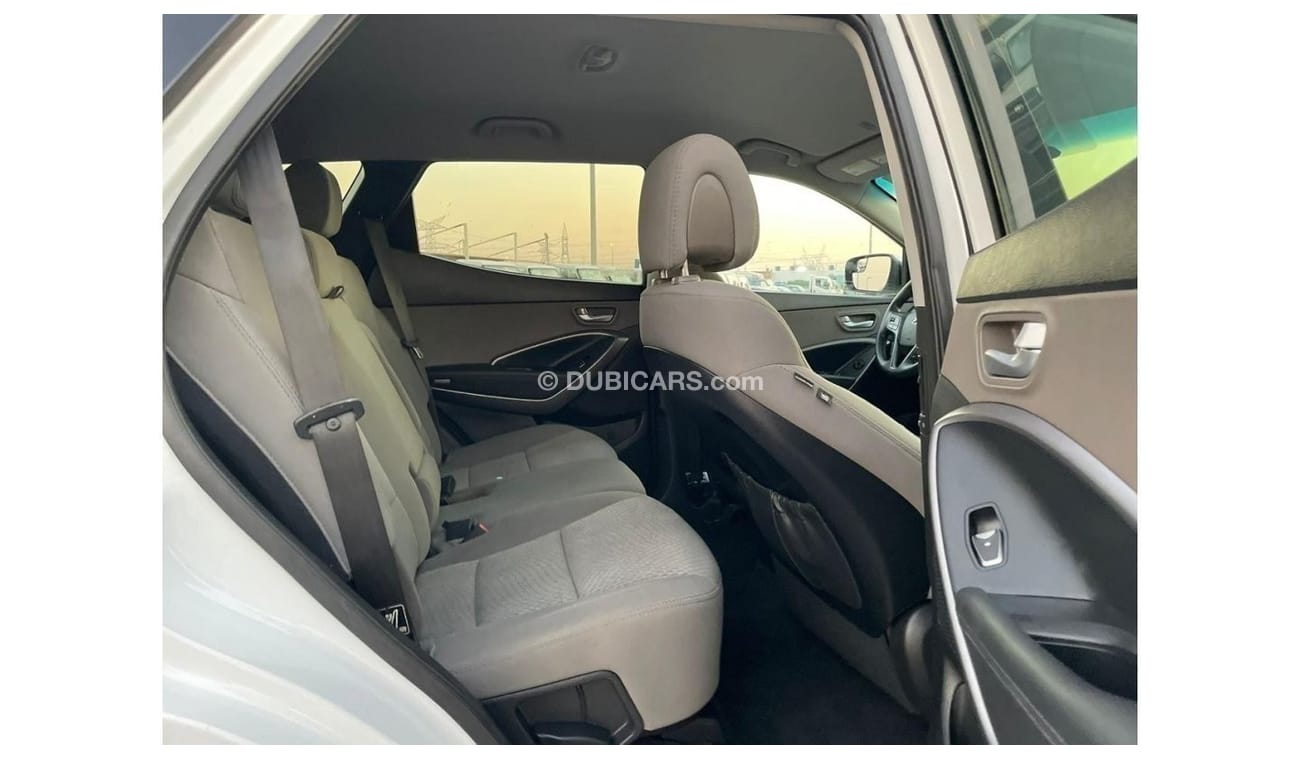 هيونداي سانتا في *Clean Title 2016 Hyundai Santa Fe Sports 2.4L V4 - - UAE PASS