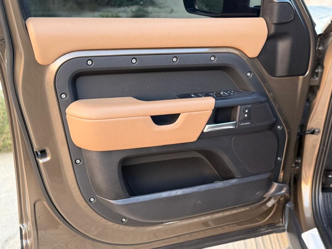 Land Rover Defender P400 110 X-Dynamic HSE 3.0L (5 Seater)