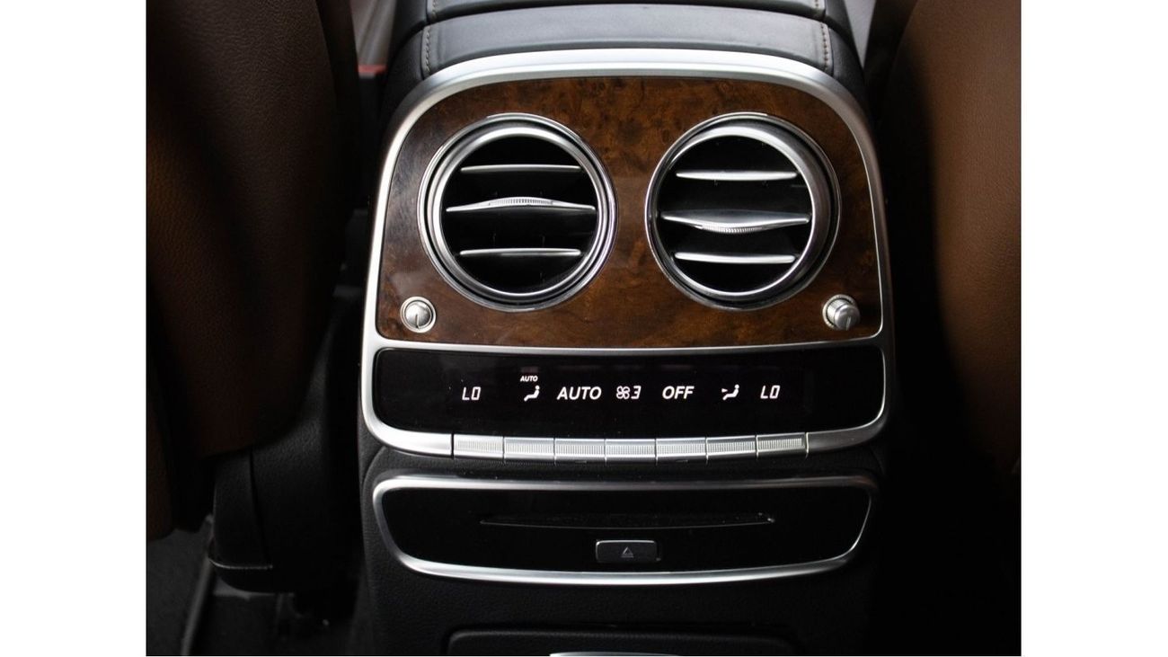 مرسيدس بنز S 500 2016 مرسيدس بنز S 500 AMG (W222)، 4dr سيدان، 4.7L 8cyl بنزين، أوتوماتيكي، دفع خلفي