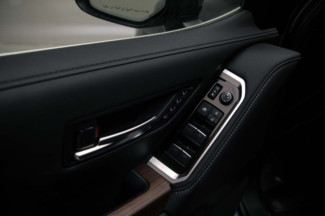 تويوتا لاند كروزر VX 3.3L - Grey Metallic Inside Black | Export Only