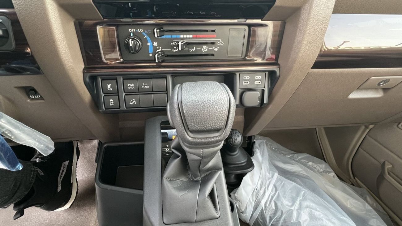 تويوتا لاند كروزر بيك آب SC 4.0L