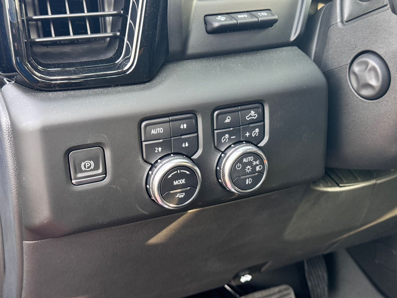 GMC Sierra AT4 Duramax Turbo Diesel НА ЭКСПОРТ НОВОЕ АВТО, БЕЗ ПРОБЕГА