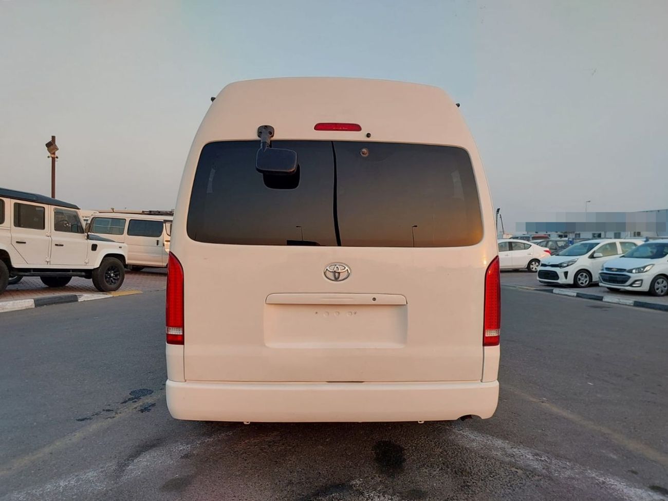 Toyota Hiace TOYOTA HIACE COMMUTER VAN RHD 2015 MODEL 3.0 L DIESEL AUTOMATIC(PM26406)