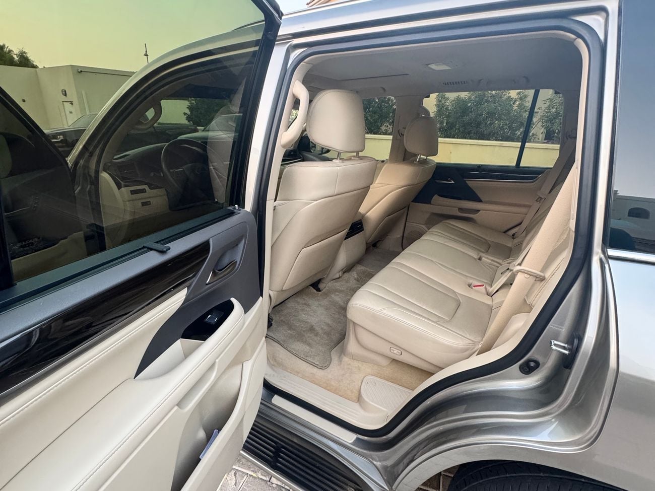 Lexus LX570