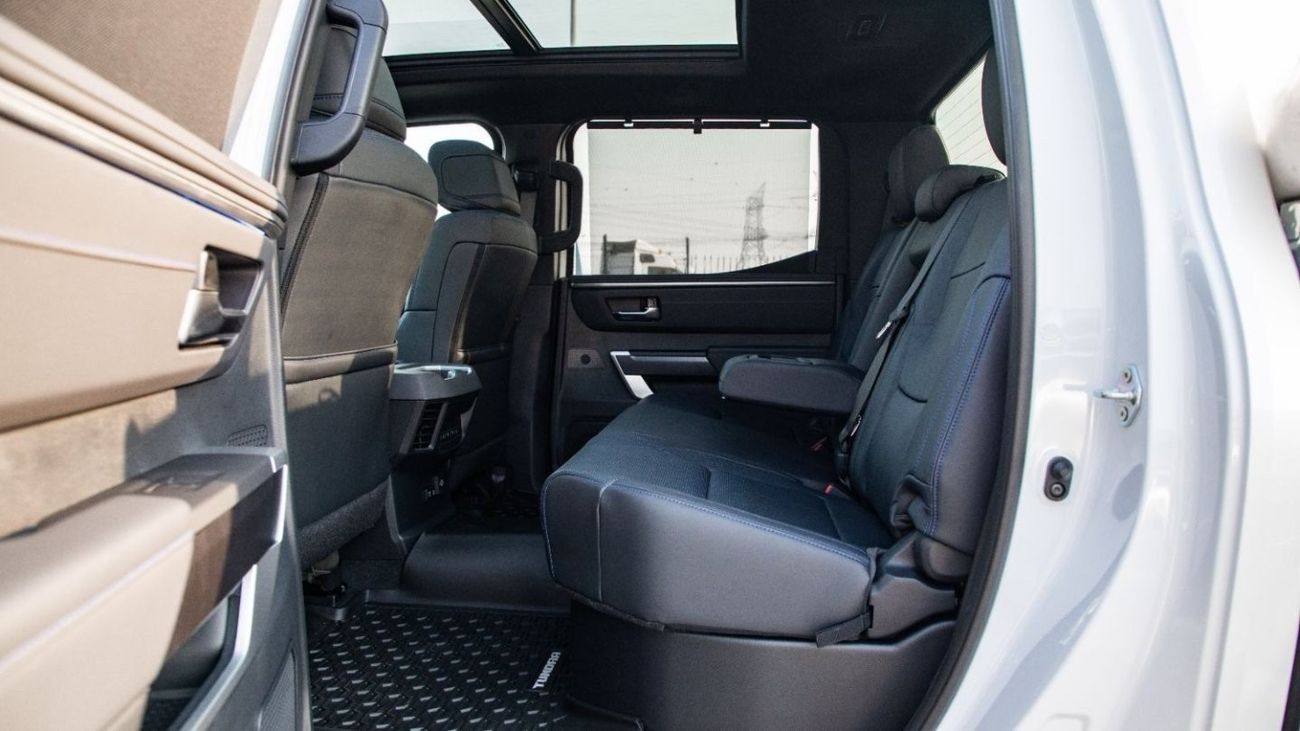 Toyota Tundra Platinum 4WD. Local Registration + 10%