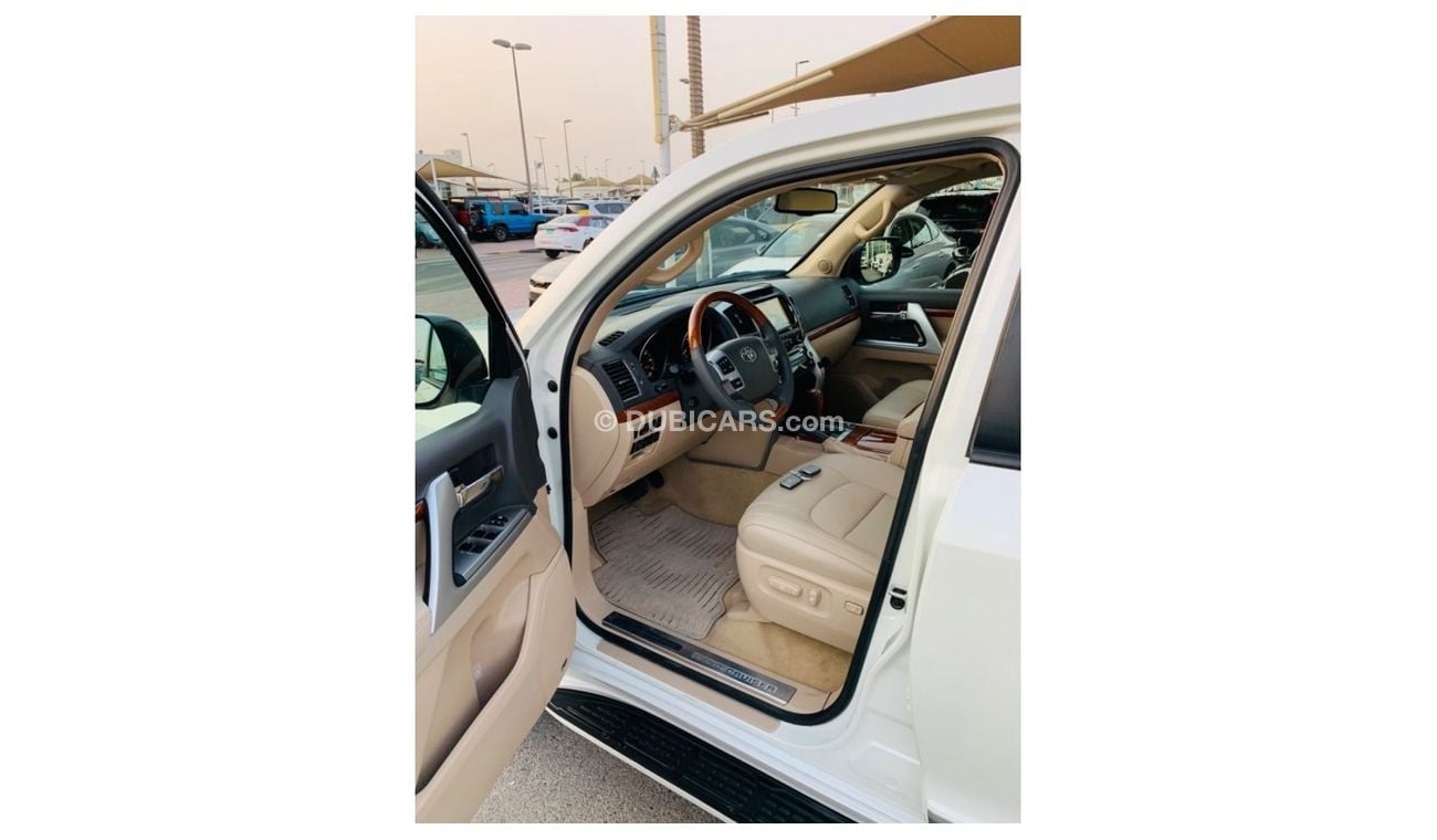 Toyota Land Cruiser VXR