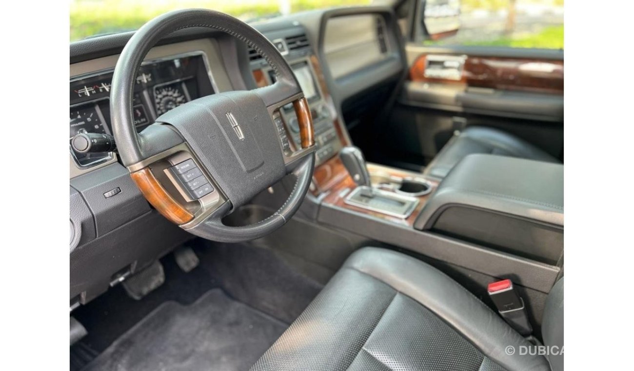 Lincoln Navigator Select LINCOLN NAVIGATOR 2014 GCC FULL OPTIONS ORIGINAL PAINT FULL SERVICE HISTORY