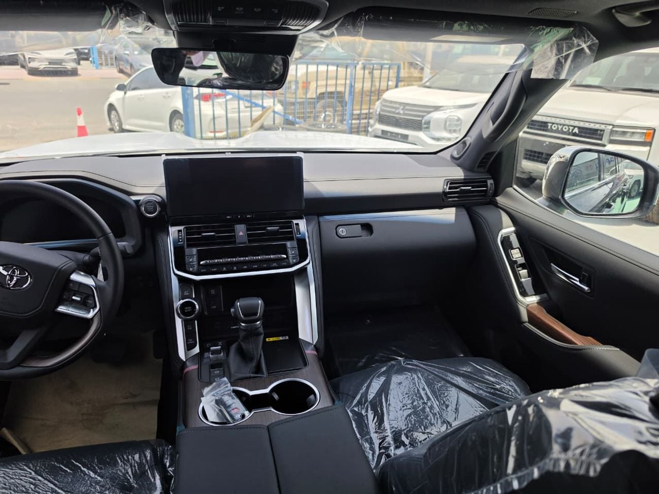 تويوتا لاند كروزر Toyota Land Cruiser LC300 VXR Plus 4.0 2026 – Full Option | Black / Black