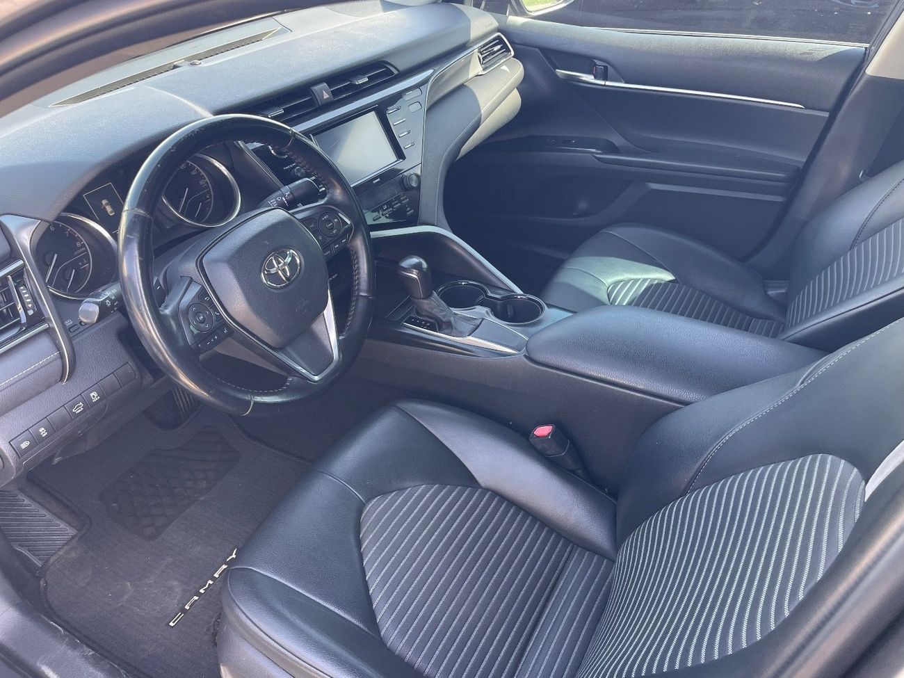 Toyota Camry SE 2.5L (181 HP)