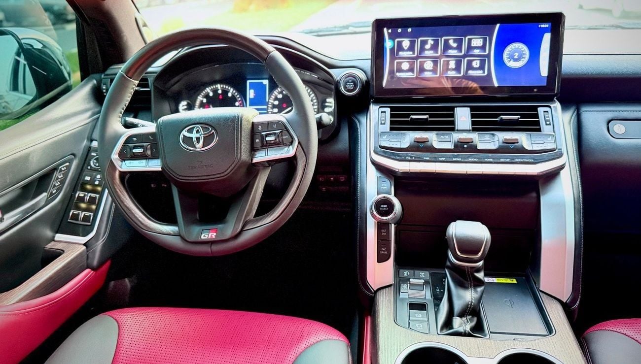 تويوتا لاند كروزر 2018 Model Facelift to 2025 LC300 Exterior and Interior Both Full Option V6 Engine