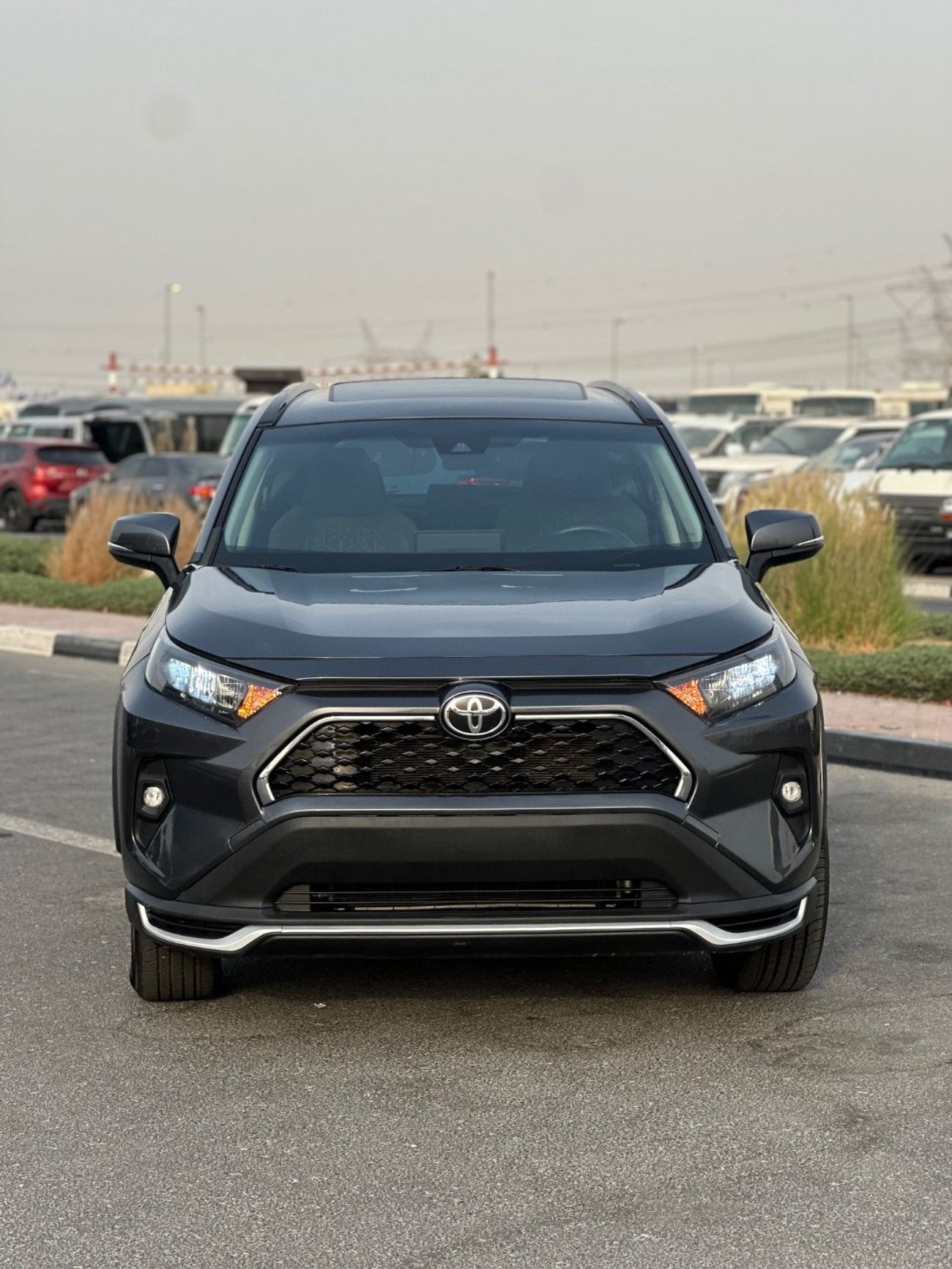 تويوتا راف ٤ XLE Sunroof,push start Full Option