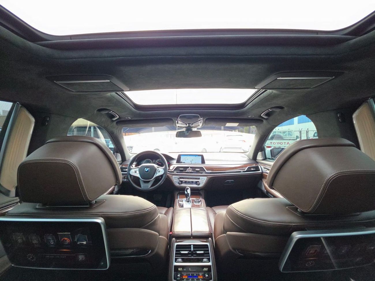 BMW 750i XDrive Luxury Original paint 2016 GCC