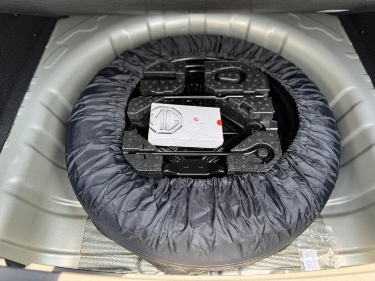 MG ZS MG ZS 1.5L (LUXURY) - 2025 MODEL SILVER COLOR