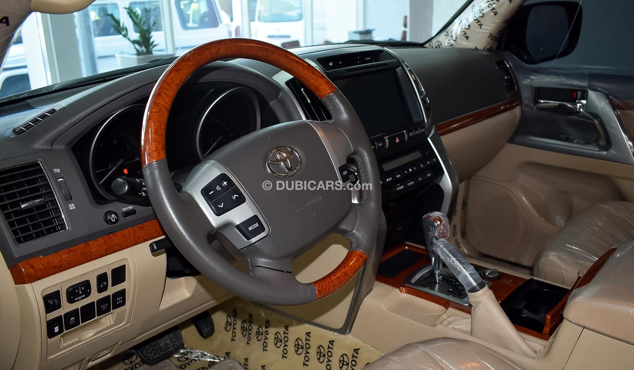 Toyota Land Cruiser VXR V8 5.7