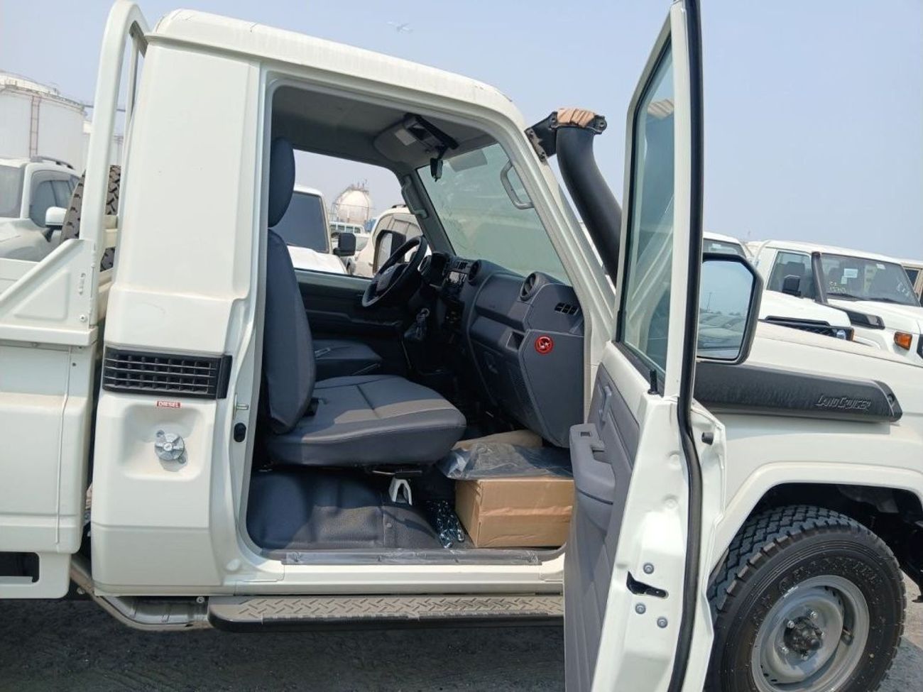 تويوتا لاند كروزر بيك آب Single Cab - 4.2L Diesel Manual - 6 Cylinders - White - ECT0001