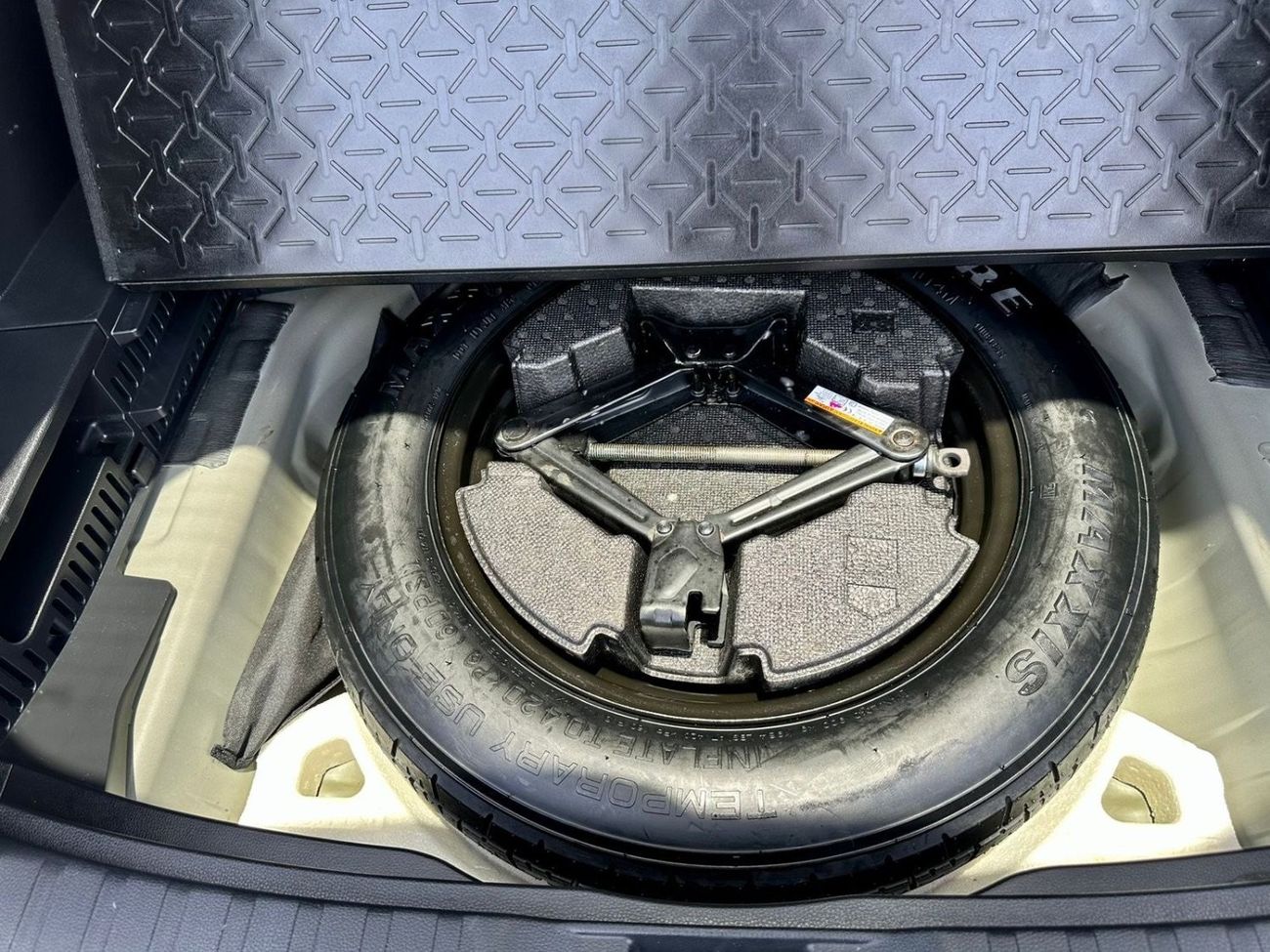 Toyota RAV4 2019 Toyota RAV4 XLE hybrid