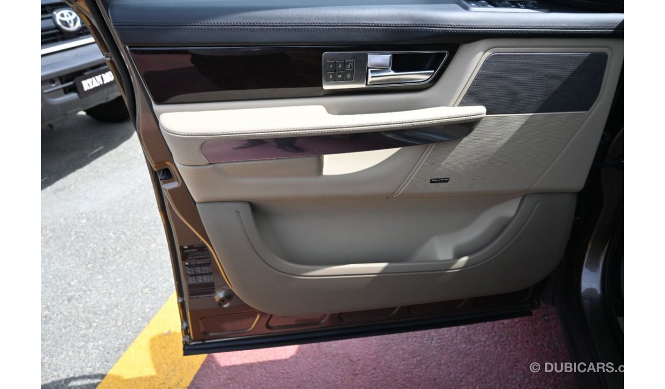 Land Rover Range Rover Sport Range Rover Sport Supercharged HST 5.0L Petrol, V8, SUV, AWD, 5Doors Color: Gold Model: 2011