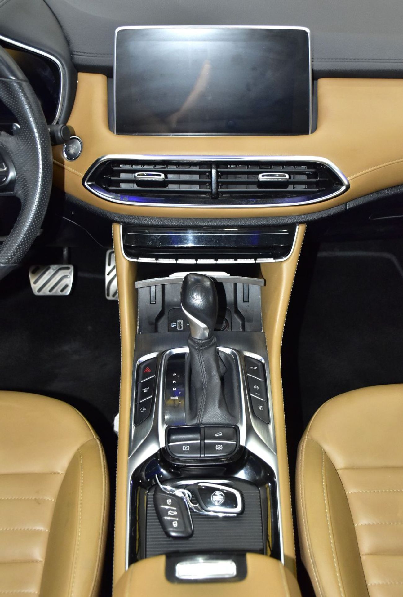 أم جي HS EXCELLENT DEAL for our MG HS Trophy ( 2022 Model ) in White Color GCC Specs